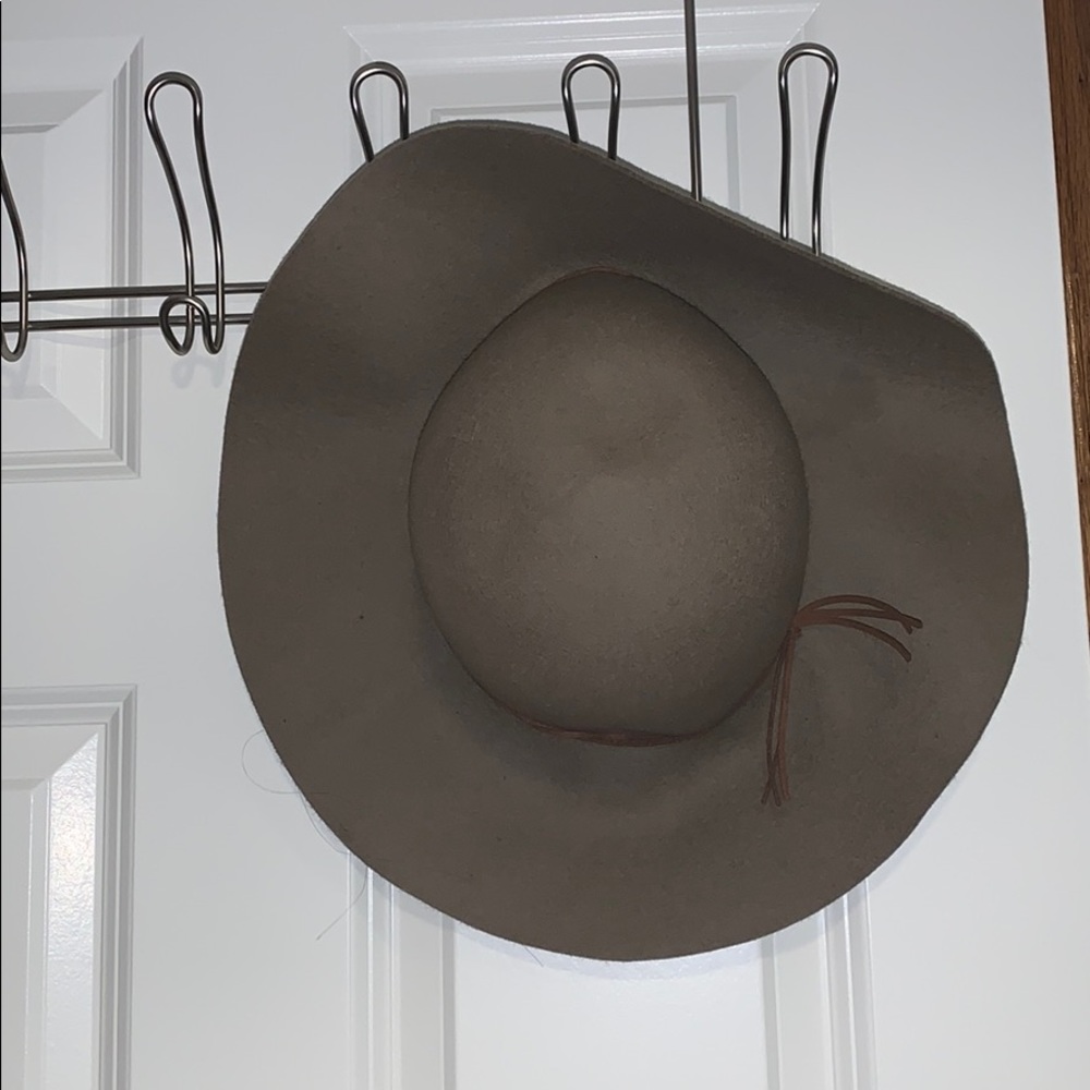 Tan hat